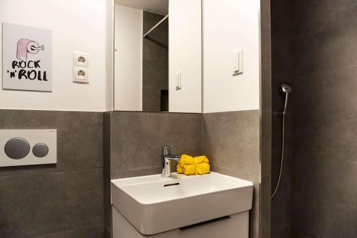 Appartement Two Br And Two Bth Self Checkin Street Parking *